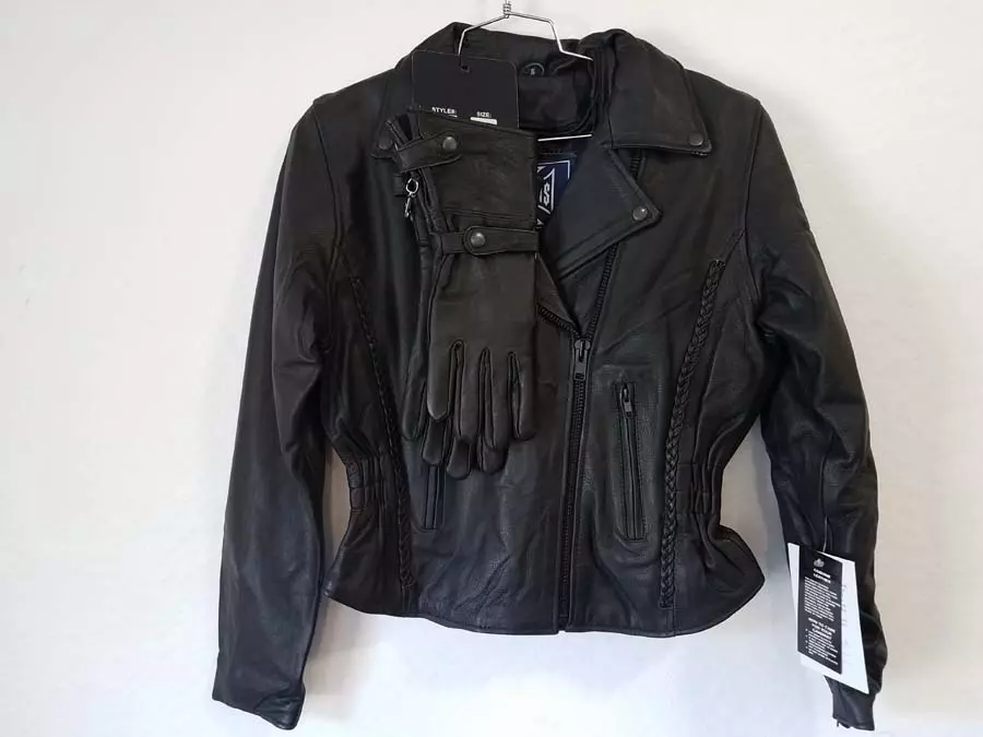 Women’s Jacket and leather gloves with snap